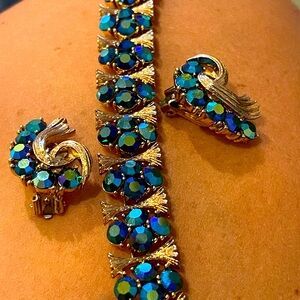 Lisner authentic vintage necklace and earrings set.